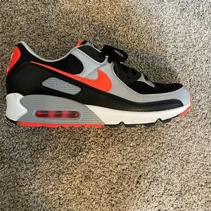 Air max 90 radiant red, wolf grey.